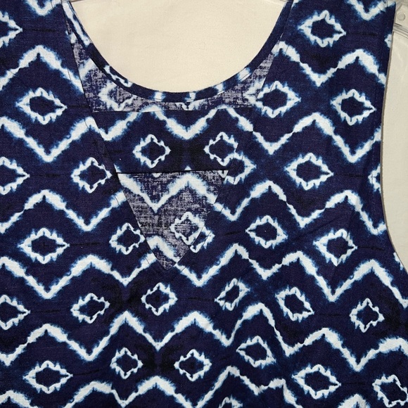 Batik Bar Back Cropped Shell - Picture 5 of 6